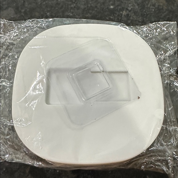 White and Gold Container - Picture 2 of 2